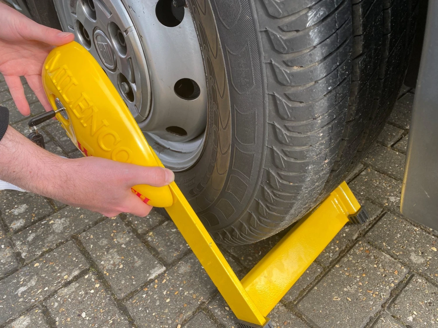 Milenco Wraith 2 Wheel Lock - Caravans 3 Milenco Wraith 2 Wheel Lock - Caravans